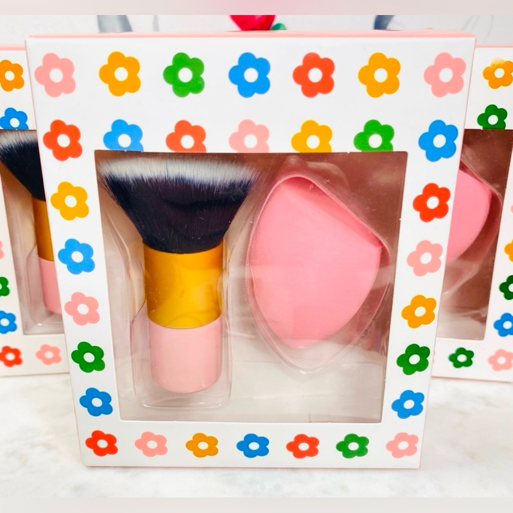 Kabuki Brush and Makeup Sponge/Beauty Blender Set - BNIB - Gift Idea